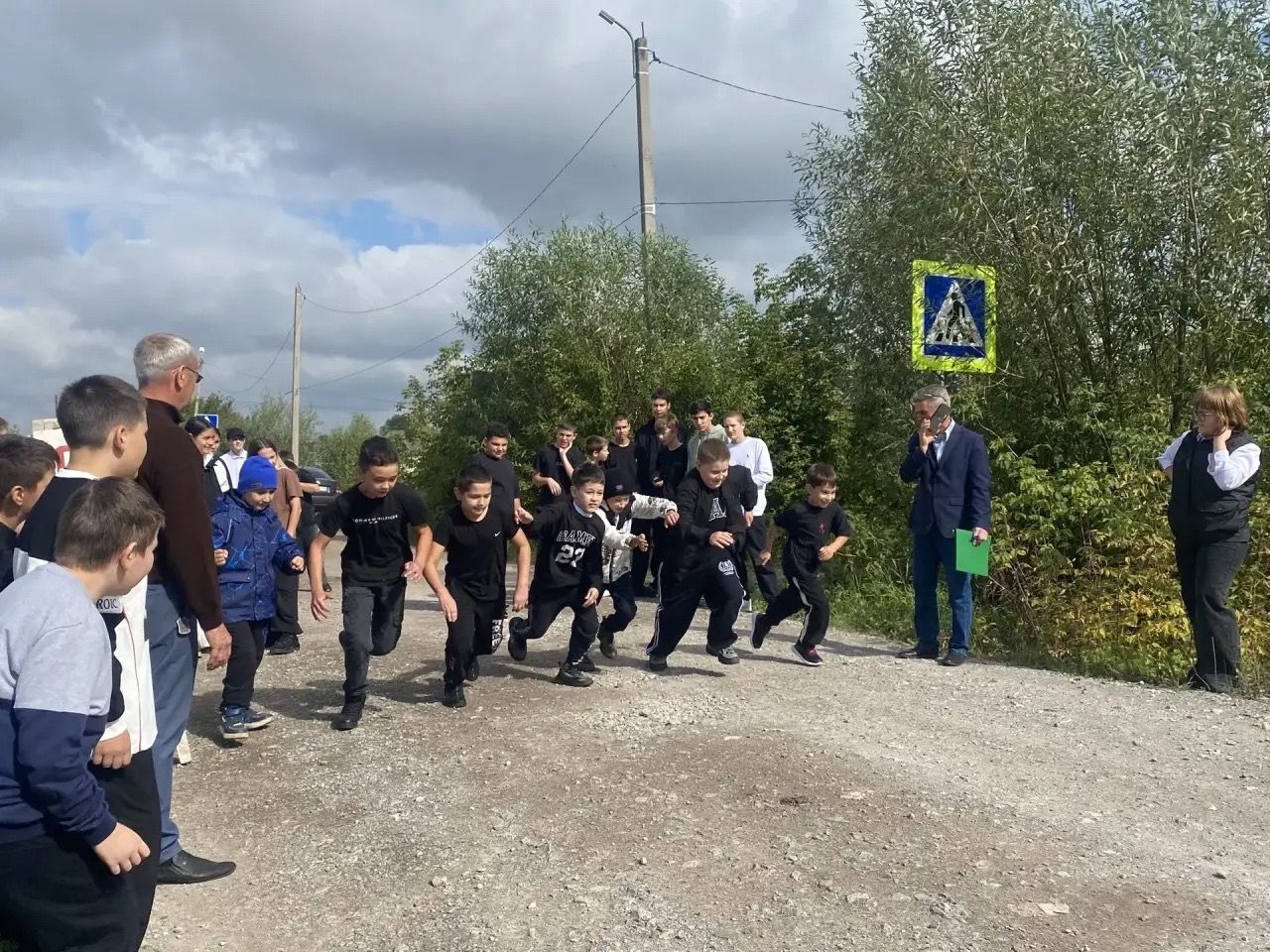 Ученики Петровскозаводской школы пробежали кросс «Экстремизму — нет!»