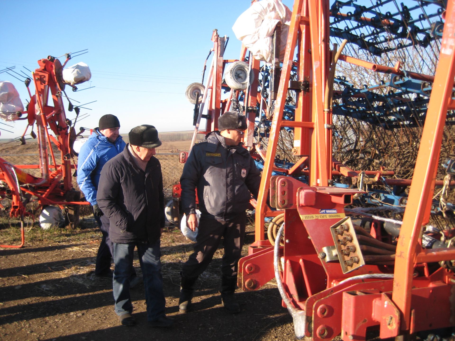 В районе состоялась взаимопроверка по оценке постановки сельскохозяйственной техники на зимнее хранение и подготовке машинно-тракторных парков к ремонту техники.