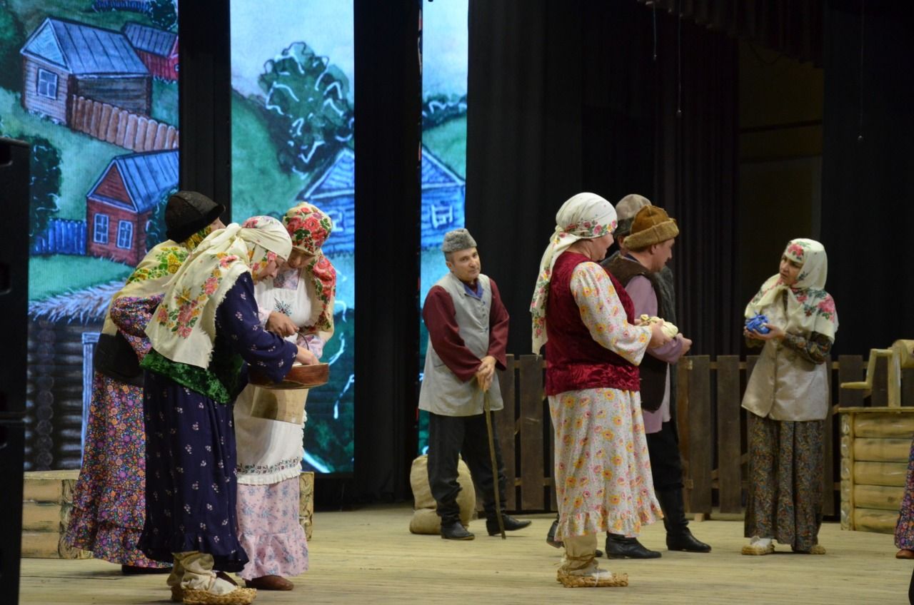 Мөслим театры Сарман мәдәният йортында «Зәңгәр шәл» драмасын сәхнәләштерде