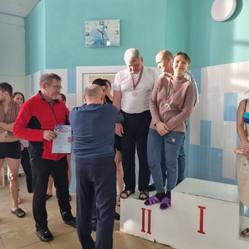 Муниципаль хезмәткәрләр йөзү осталыкларын күрсәттеләр