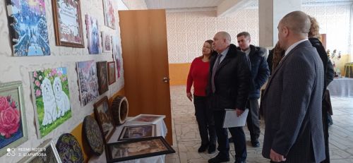 Күпмилләтле Петровка Заводта халык та күп, территориясе дә зур