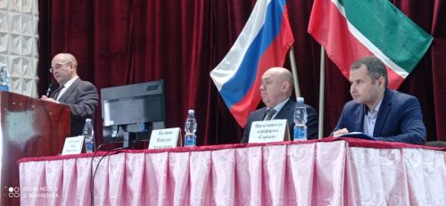 Күпмилләтле Петровка Заводта халык та күп, территориясе дә зур