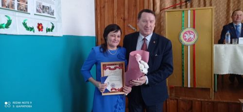 Күпмилләтле Петровка Заводта халык та күп, территориясе дә зур