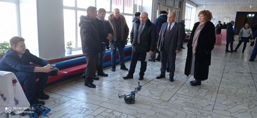 Күпмилләтле Петровка Заводта халык та күп, территориясе дә зур