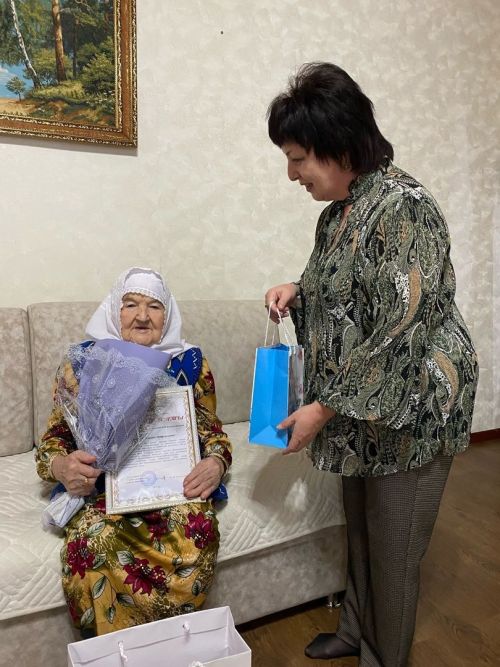 Хәмдия апаны 90 яше белән тәбрикләделәр