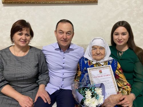 Хәмдия апаны 90 яше белән тәбрикләделәр
