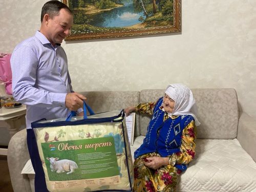 Хәмдия апаны 90 яше белән тәбрикләделәр