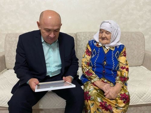 Хәмдия апаны 90 яше белән тәбрикләделәр