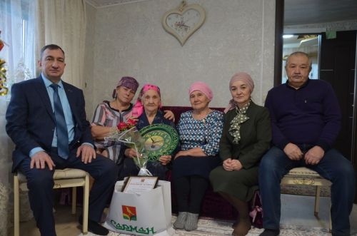Римма апага туксан яшь, димәссең