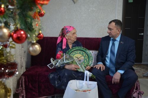 Римма апага туксан яшь, димәссең