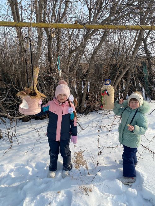 Шәрләрәмә бакчасында тәрбияләнүчеләр кошлар турында кайгырталар