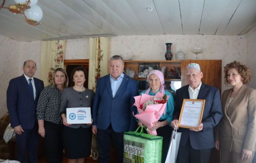 Хәниф абый белән Рәхилә апа котлаулар кабул итәләр