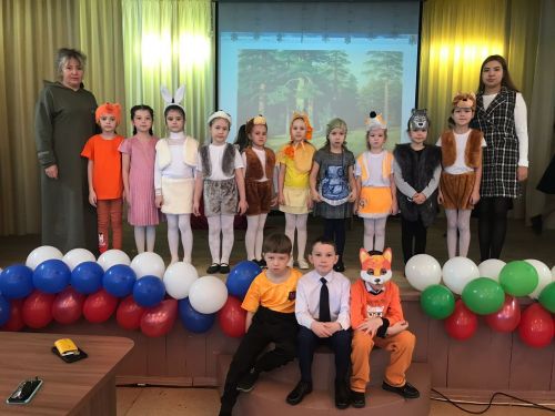 Сарман гимназиясе укучылары укытучыларга әкият бүләк иттеләр