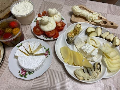 Италия сырларын Тәкермән киленнәре әзерли