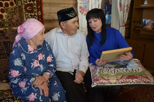 Кормаш авылында яшәүче Миңнегалиевлар тимер туйларын бәйрәм иттеләр