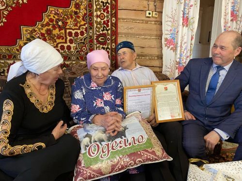 Кормаш авылында яшәүче Миңнегалиевлар тимер туйларын бәйрәм иттеләр