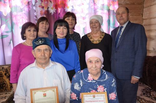 Кормаш авылында яшәүче Миңнегалиевлар тимер туйларын бәйрәм иттеләр
