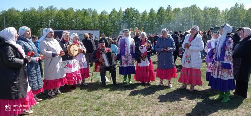 Халык җыр-биюләр, спорт ярышларын гына түгел, ретромашиналарны да үз итте