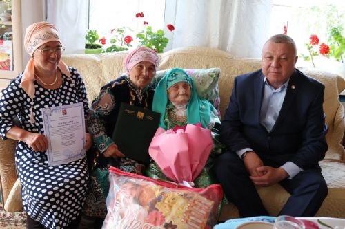 Карашайның легендасы Зәкия әбигә 104 яшь тулды