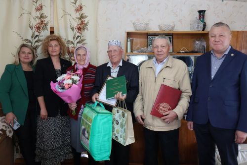 Хәниф Хәсән улын 90 яше белән тәбрикләделәр