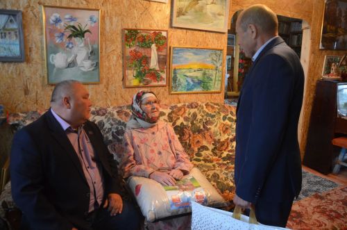 Петровский Завод авылында яшәүче ветеранны котладылар