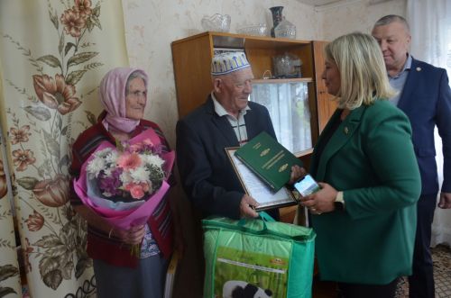 Хәниф Хәсән улын 90 яше белән тәбрикләделәр