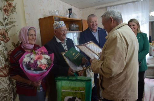 Хәниф Хәсән улын 90 яше белән тәбрикләделәр