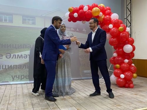 Әлмәт мәктәбендә 12 елдан соң беренче чыгарылыш булды