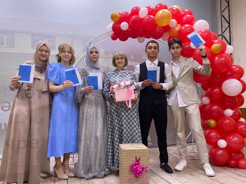 Әлмәт мәктәбендә 12 елдан соң беренче чыгарылыш булды