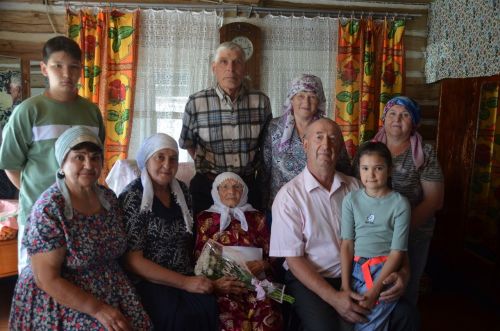 Гөлчирә апа үткәннәрне хәтерли, бүгенгенең кадерен белә