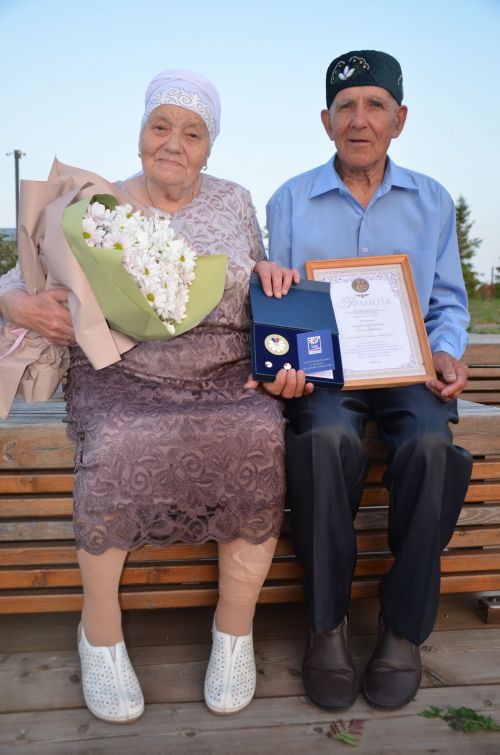 Әлфис абый белән Гөлүсә апага медаль тапшырылды