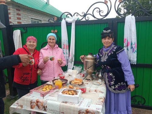 Сөлек авылы халкы бер-берсенең хәлен белешеп тора