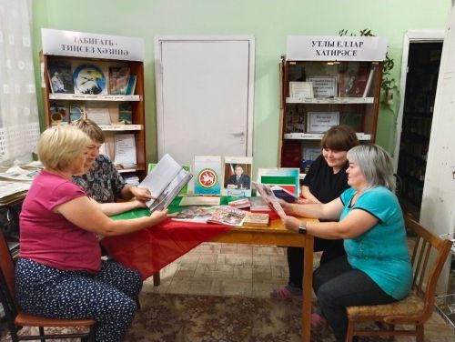 Илексазда Татарстан көненә күргәзмә оештырылды