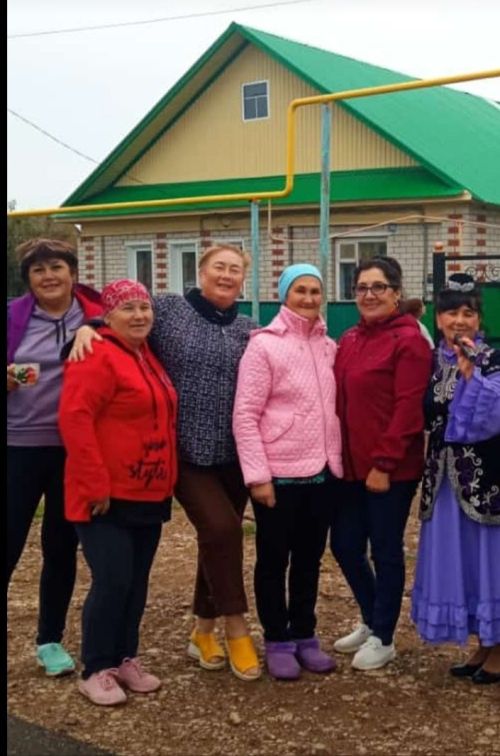 Сөлек авылы халкы бер-берсенең хәлен белешеп тора