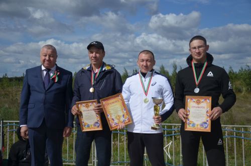Районда Динар Фартдинов истәлегенә көрәш турниры үтте