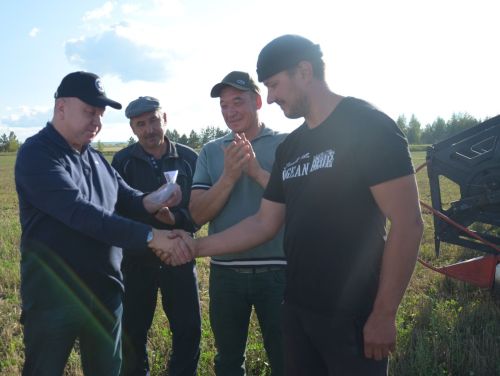 В районе состоялось заключительное награждение передовиков уборки