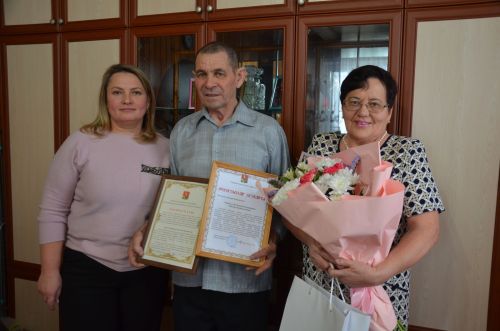 Илгизәр абый белән Мөнирә апага алтын туй бигрәк килешә
