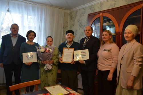 Фәретдин абый белән Мөслимә апа тимер туйларын билгеләп үтәләр