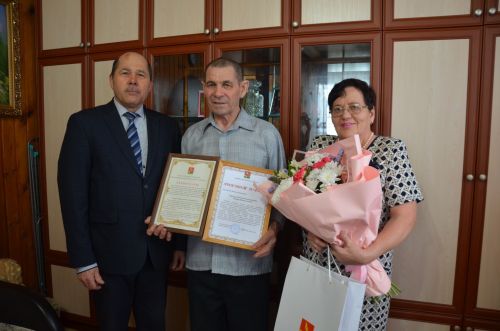 Илгизәр абый белән Мөнирә апага алтын туй бигрәк килешә