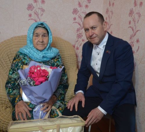 Гөлсинә апа гомер бәйрәмен горурлык хисләре белән каршылый
