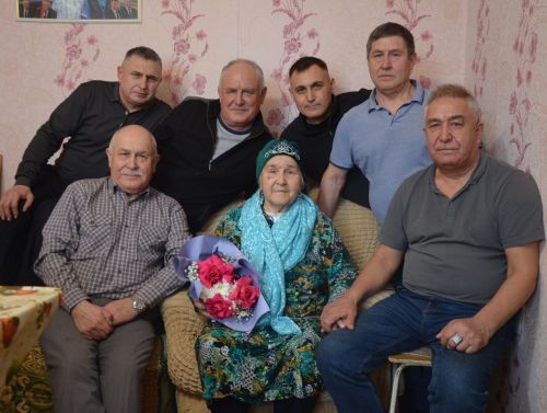 Гөлсинә апа гомер бәйрәмен горурлык хисләре белән каршылый