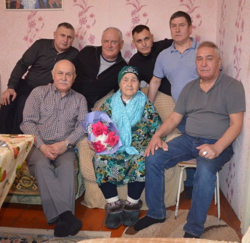 Гөлсинә апа гомер бәйрәмен горурлык хисләре белән каршылый