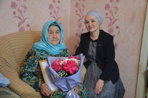 Гөлсинә апа гомер бәйрәмен горурлык хисләре белән каршылый