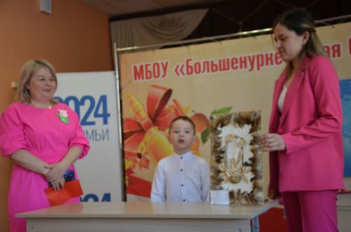 Зур Нөркәй мәктәбе сәләтле гаиләләрне кунакка җыйды