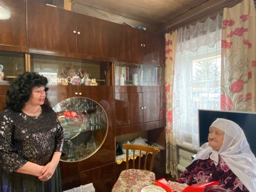 95 яшен тутырган Хәтимә апа кеше бәхетеннән көнләшмәскә өнди