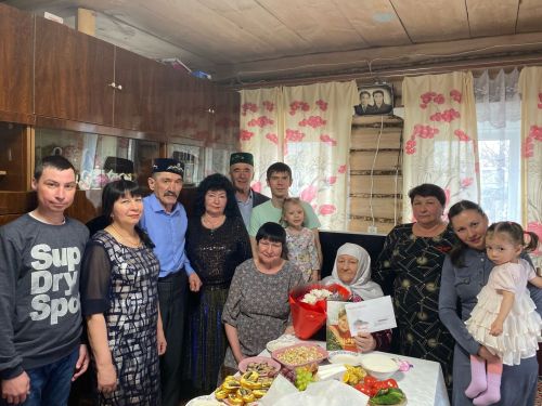 95 яшен тутырган Хәтимә апа кеше бәхетеннән көнләшмәскә өнди