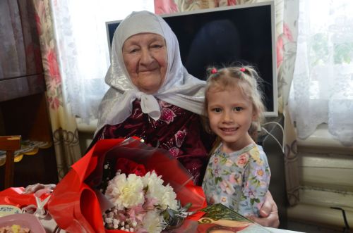95 яшен тутырган Хәтимә апа кеше бәхетеннән көнләшмәскә өнди