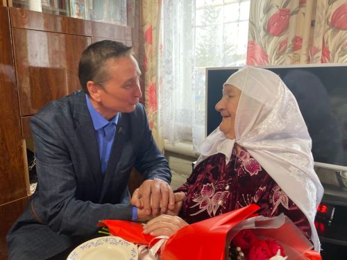 95 яшен тутырган Хәтимә апа кеше бәхетеннән көнләшмәскә өнди