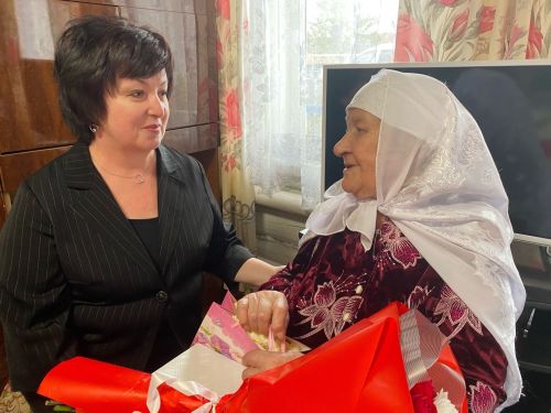 95 яшен тутырган Хәтимә апа кеше бәхетеннән көнләшмәскә өнди