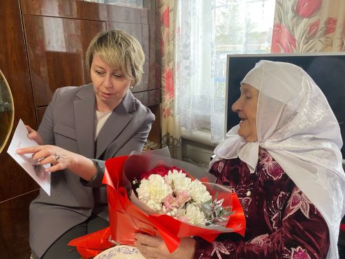 95 яшен тутырган Хәтимә апа кеше бәхетеннән көнләшмәскә өнди